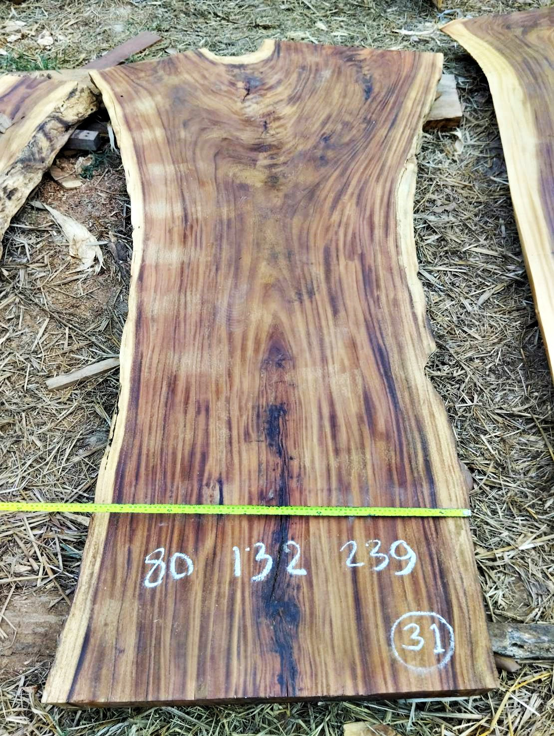 Tisch aus Akazienholz 31 - produziert in Thailand