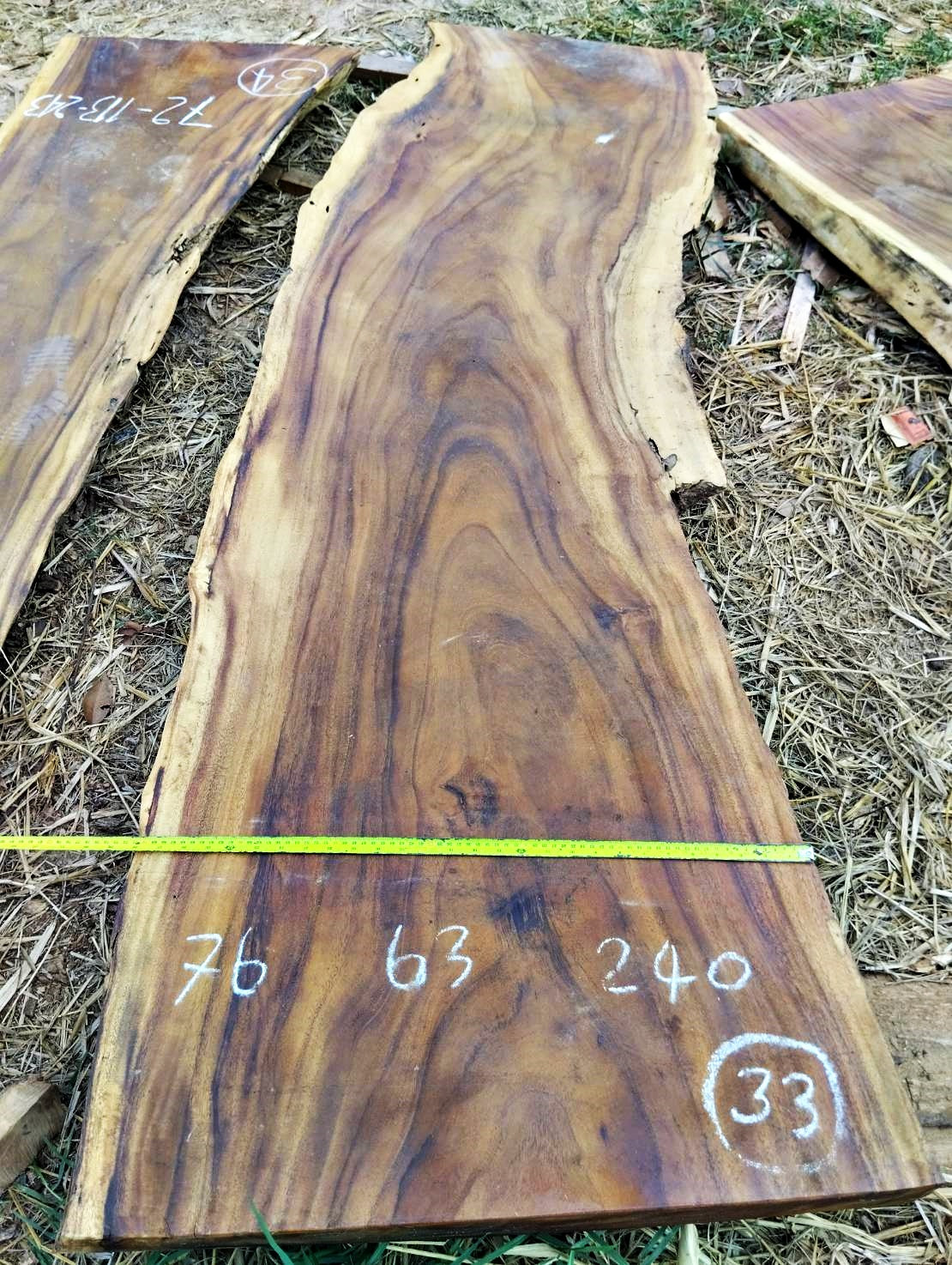 Tisch aus Akazienholz 33 - produziert in Thailand