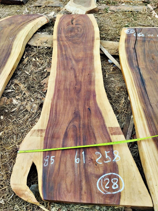 Tisch aus Akazienholz 28 - produziert in Thailand